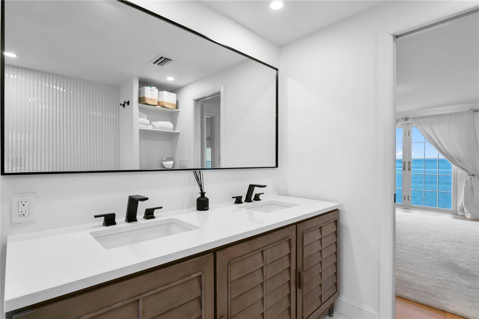 218 Colony Point Road South, Saint Petersburg, FL 33705