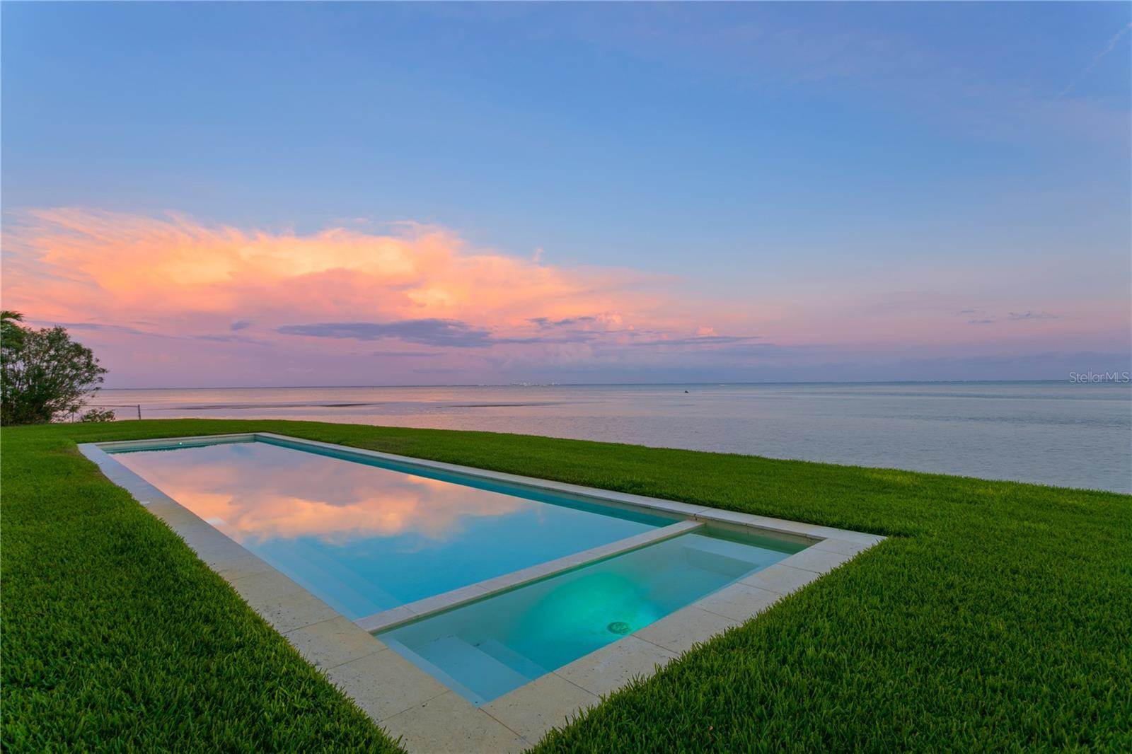 218 Colony Point Road South, Saint Petersburg, FL 33705