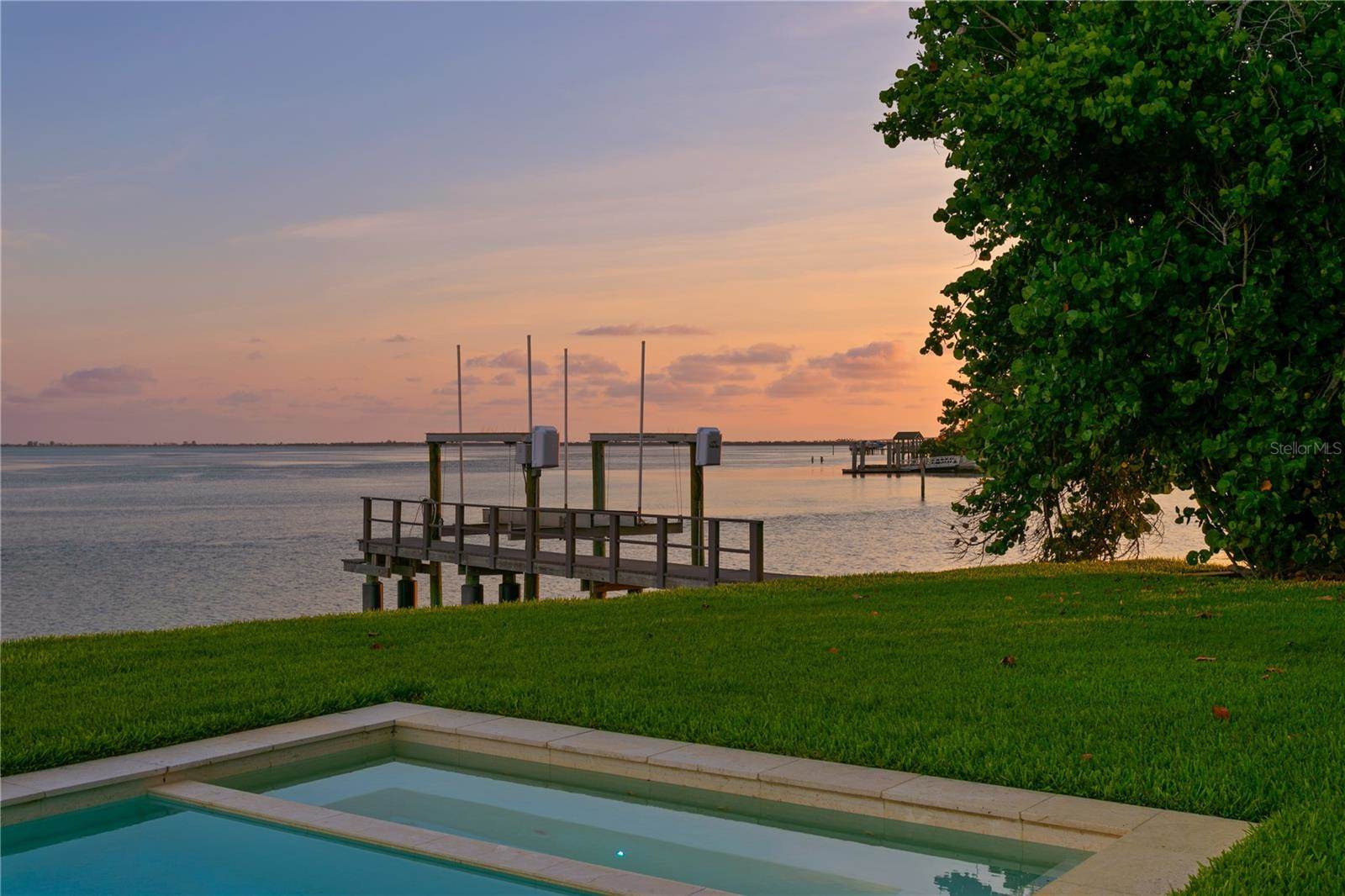 218 Colony Point Road South, Saint Petersburg, FL 33705