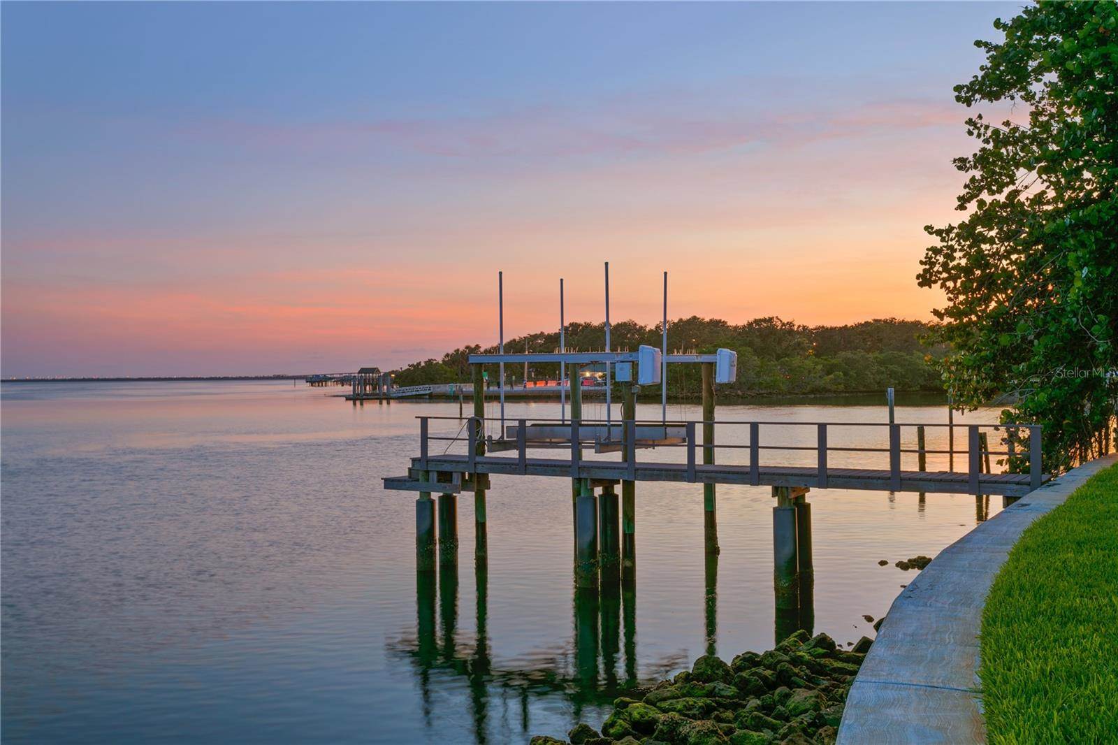 218 Colony Point Road South, Saint Petersburg, FL 33705