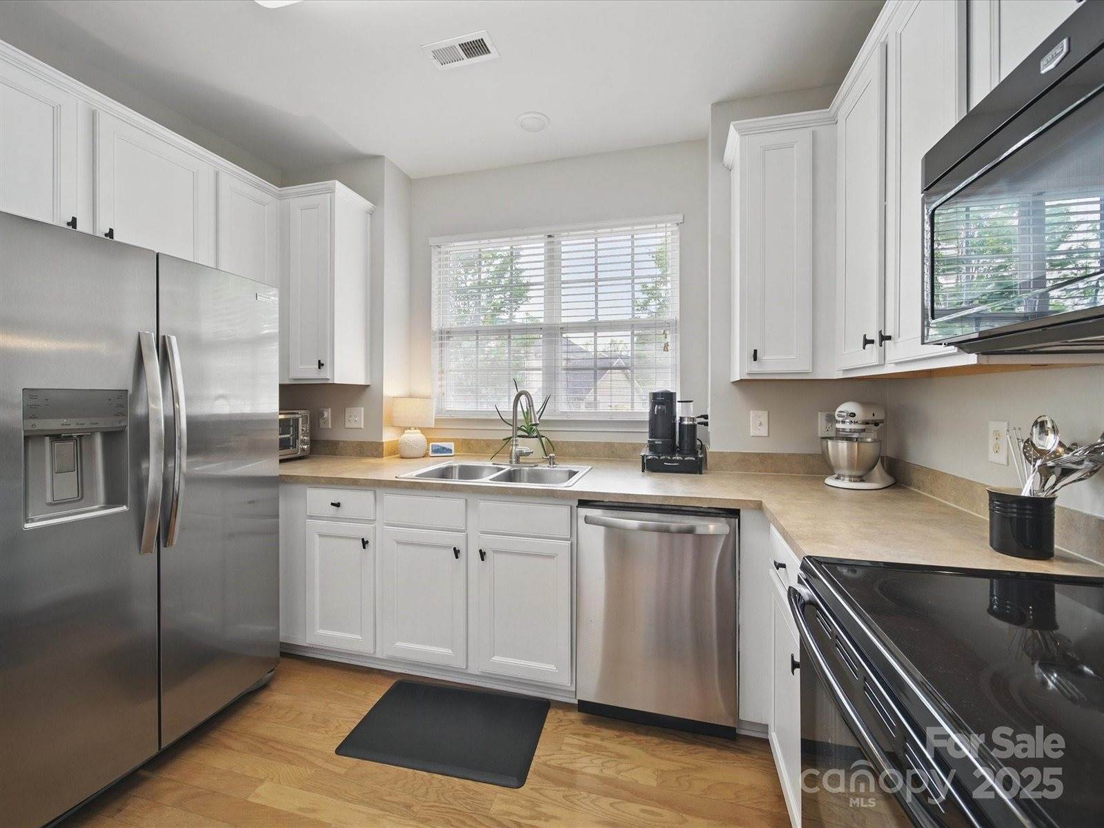 1061 Woodglen Lane, Matthews, NC 28104