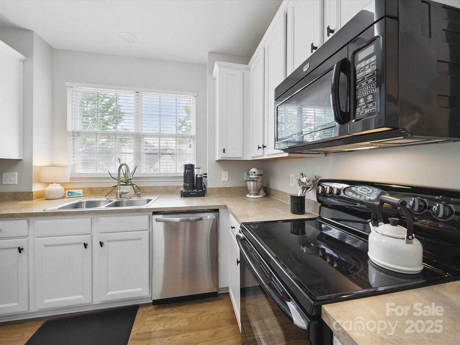 1061 Woodglen Lane, Matthews, NC 28104