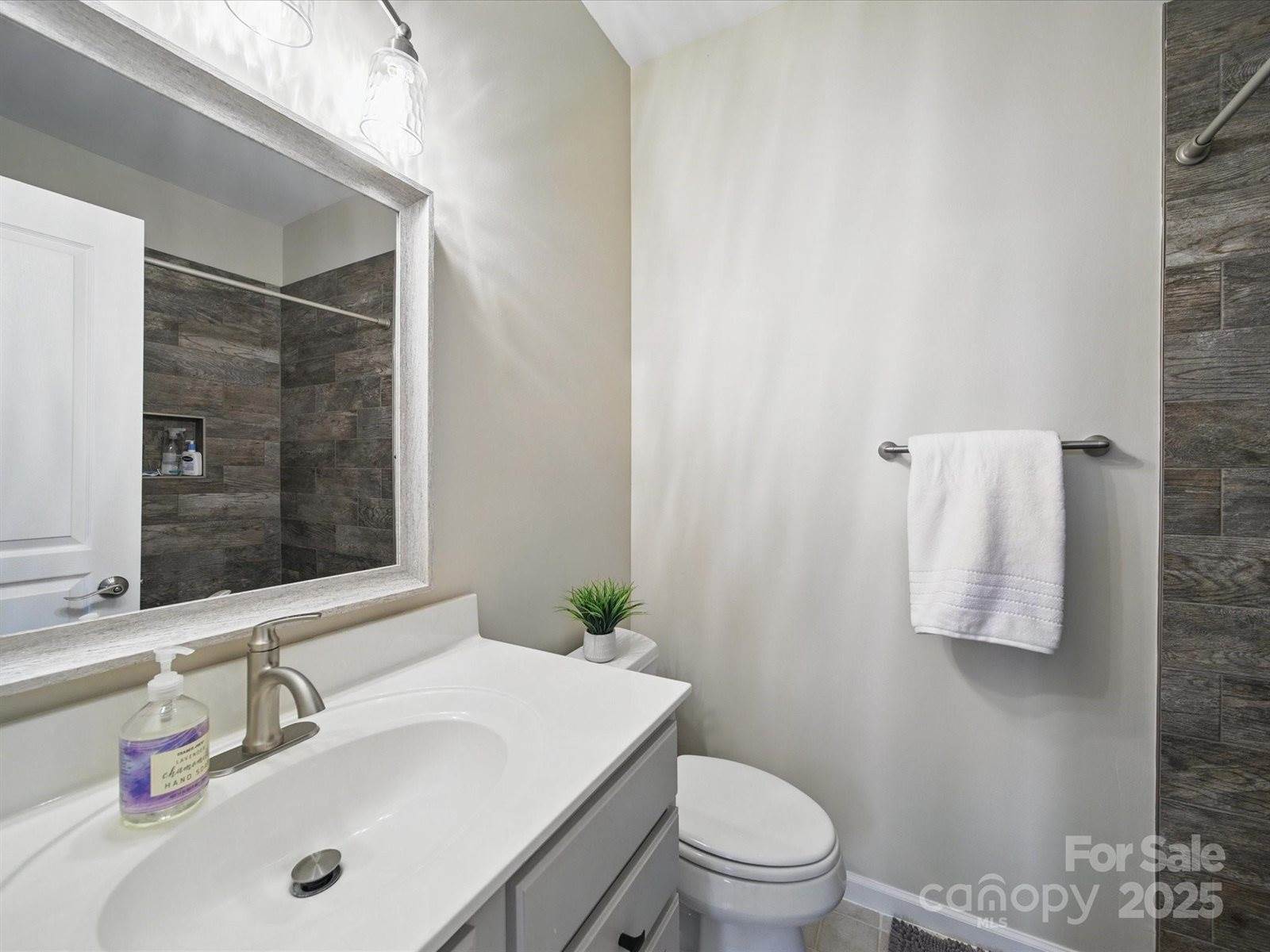 1061 Woodglen Lane, Matthews, NC 28104