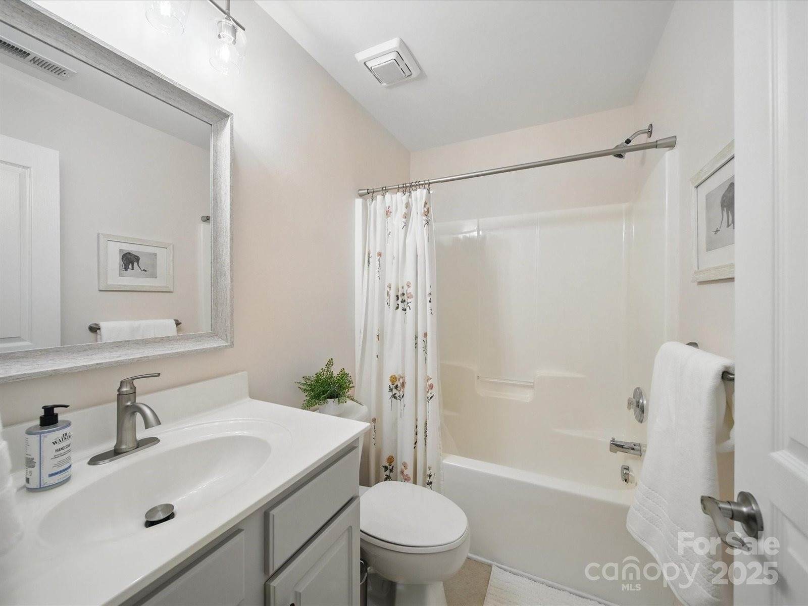 1061 Woodglen Lane, Matthews, NC 28104