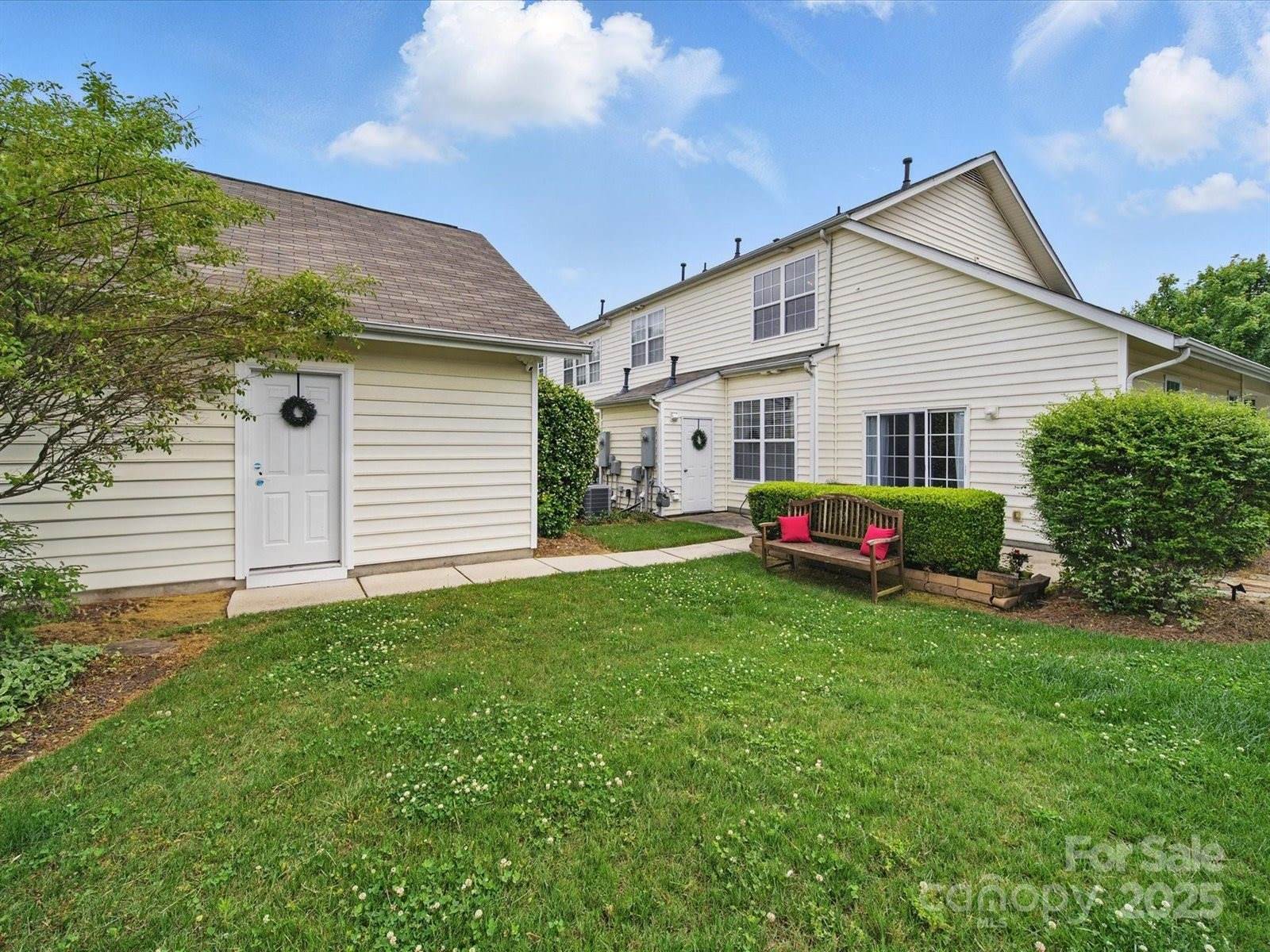 1061 Woodglen Lane, Matthews, NC 28104