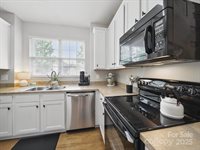 1061 Woodglen Lane, Matthews, NC 28104