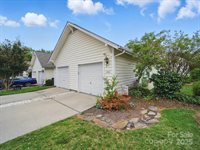 1061 Woodglen Lane, Matthews, NC 28104