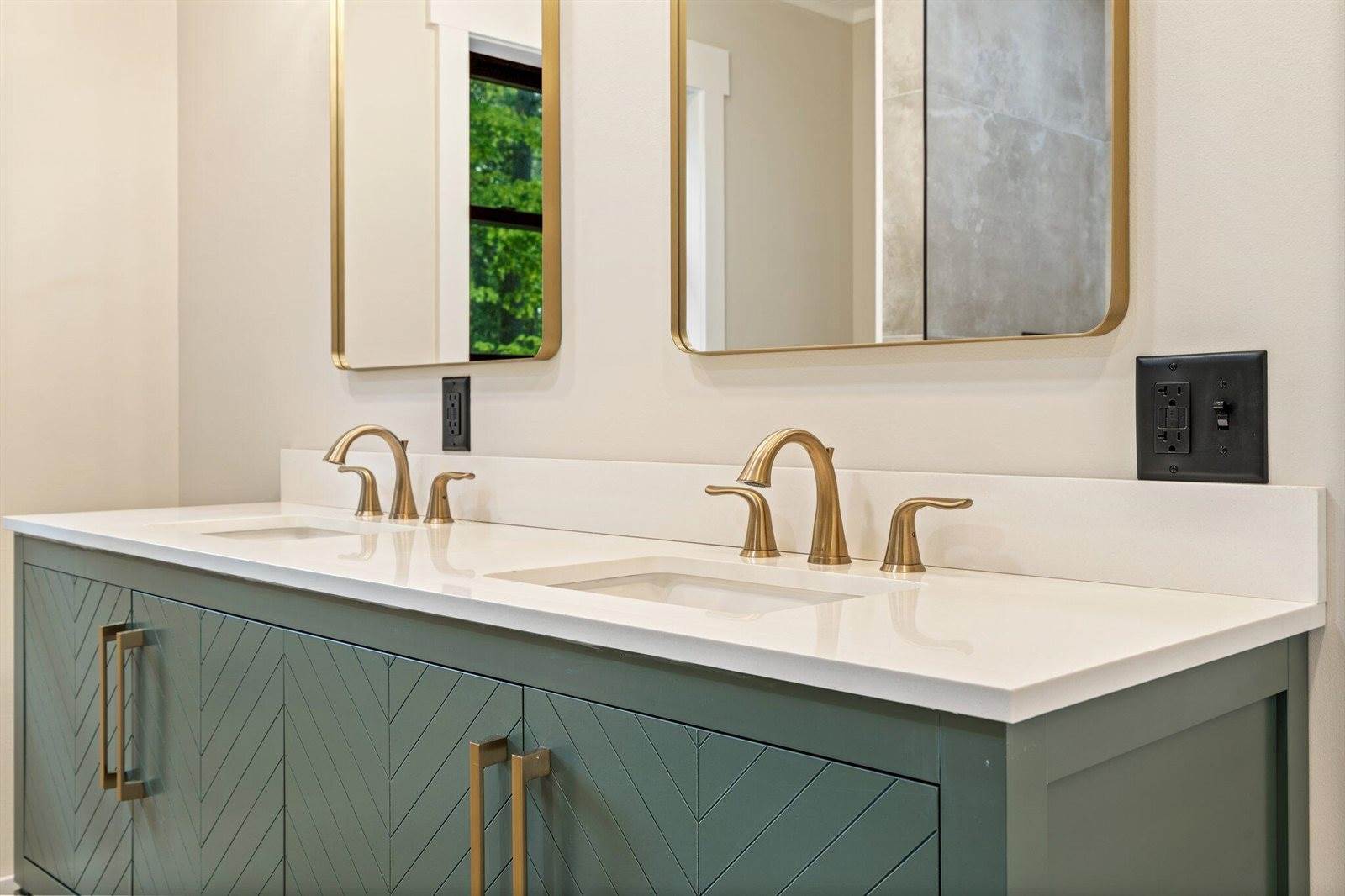 734 Main Road, Charleston, ME 04422