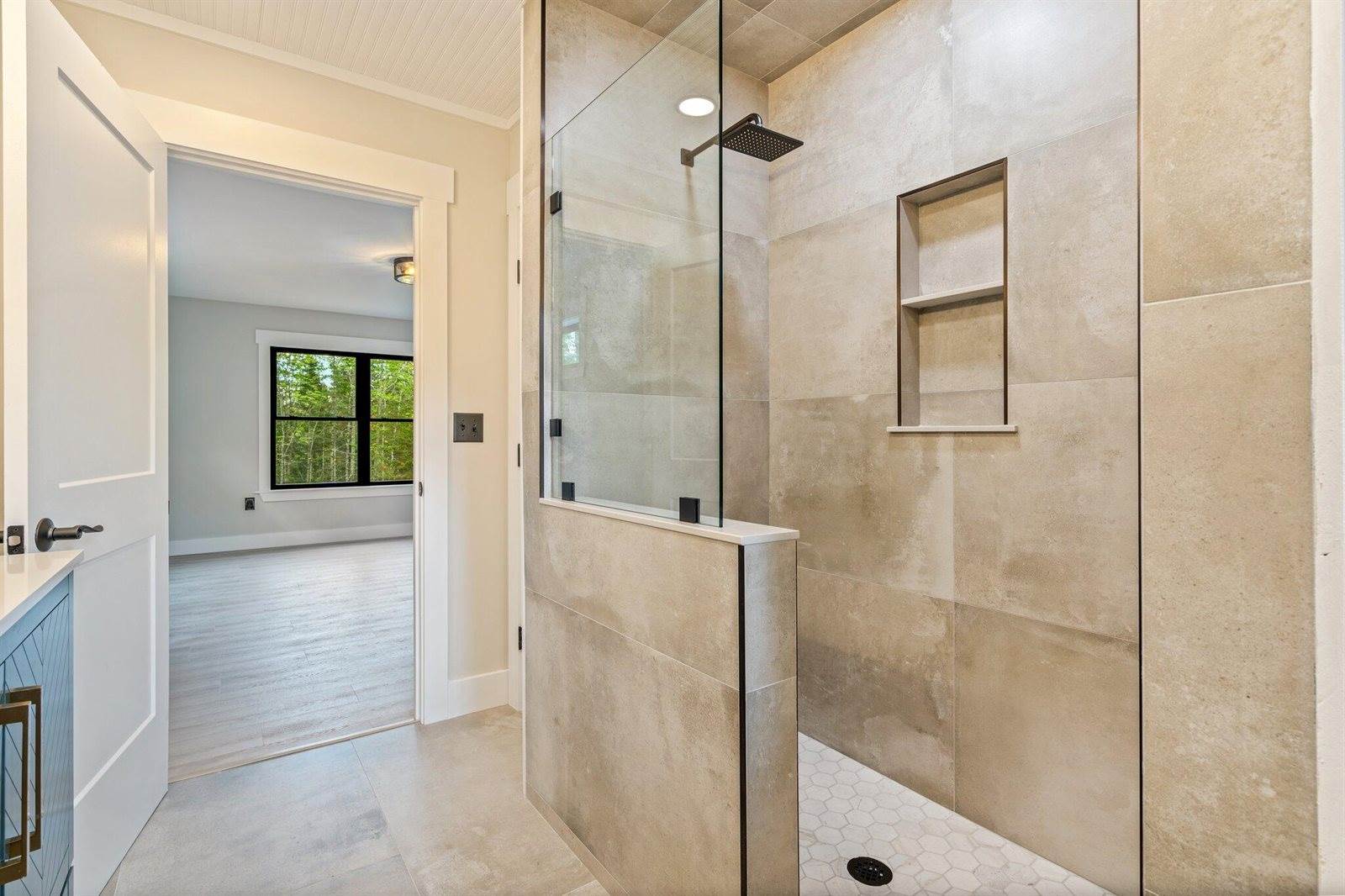 734 Main Road, Charleston, ME 04422