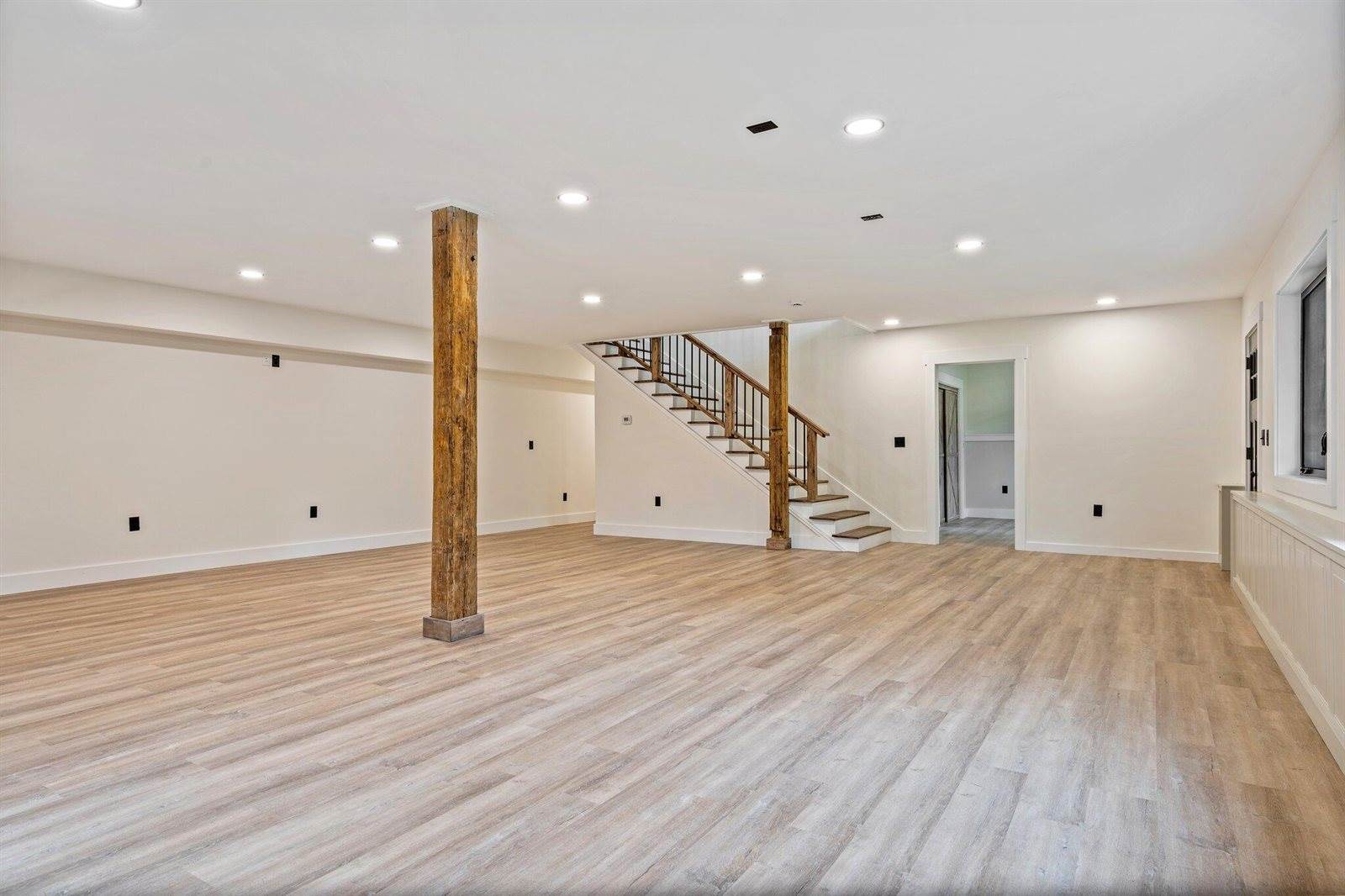 734 Main Road, Charleston, ME 04422