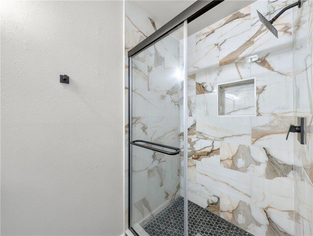 104 Red Fox Road, Gravette, AR 72736