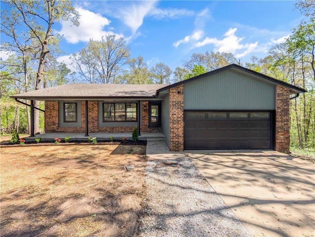 104 Red Fox Road, Gravette, AR 72736