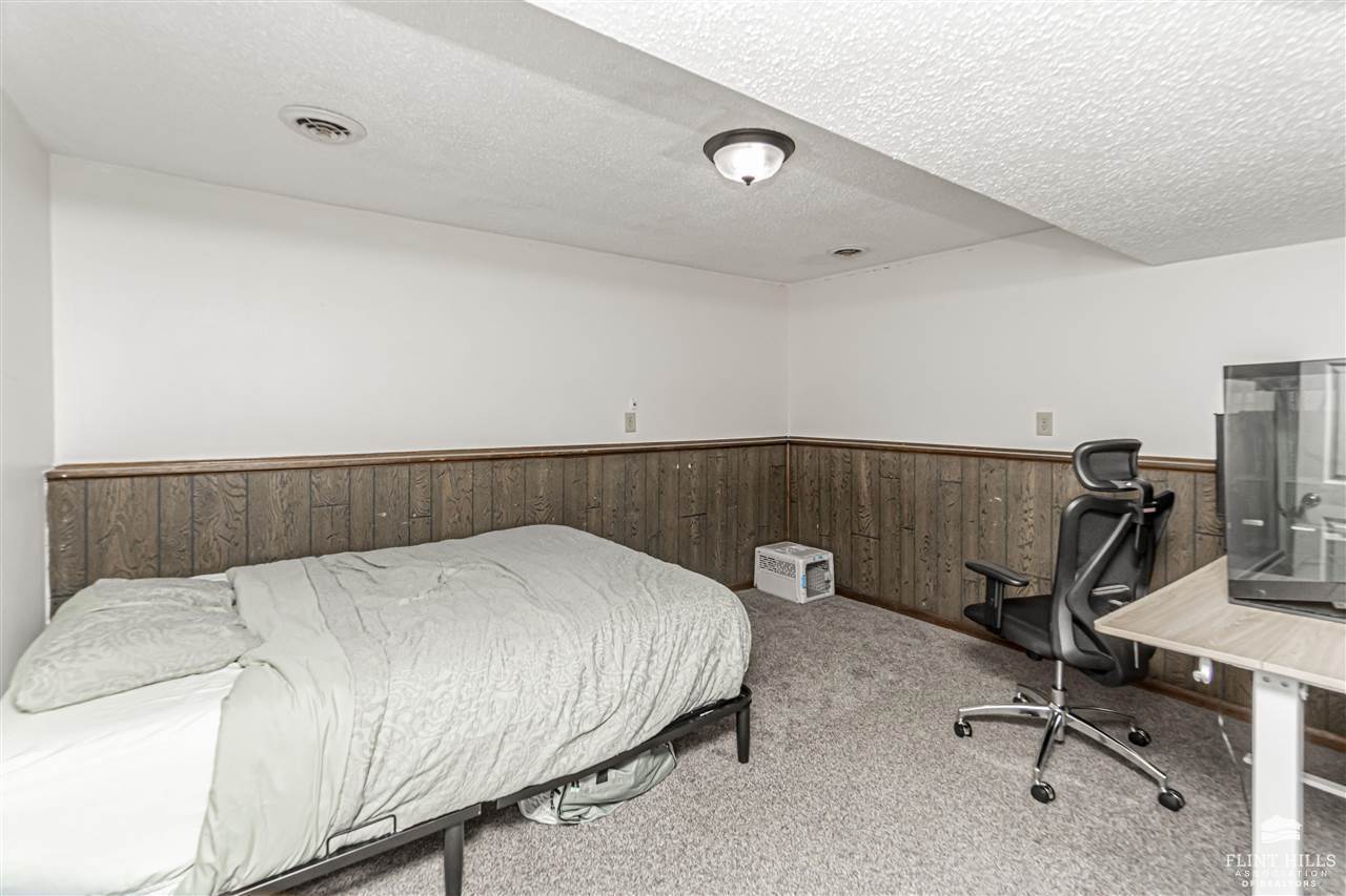 403 Countryside, Junction City, KS 66441