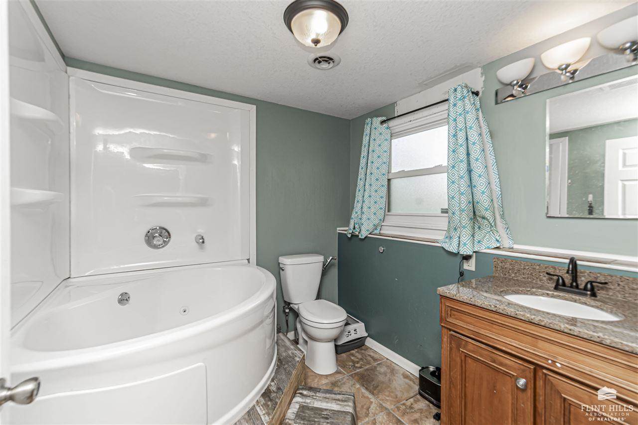 403 Countryside, Junction City, KS 66441