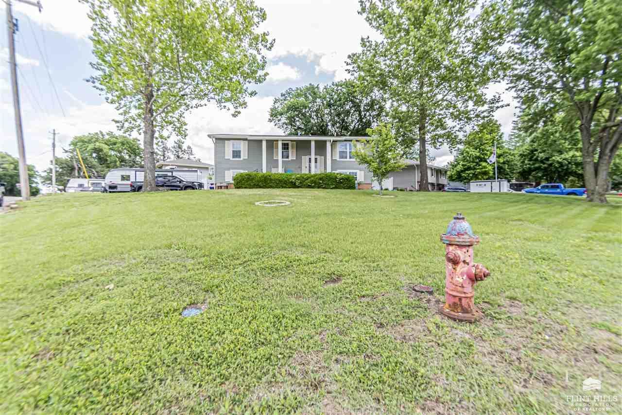 403 Countryside, Junction City, KS 66441