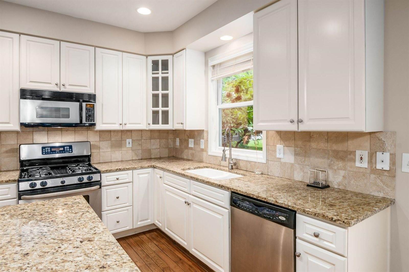 7985 Eric Court, Lewis Center, OH 43035