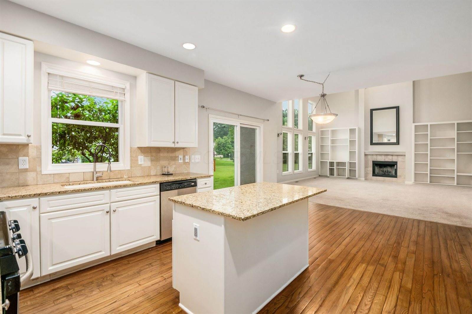 7985 Eric Court, Lewis Center, OH 43035