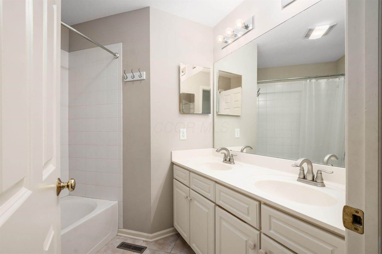 7985 Eric Court, Lewis Center, OH 43035