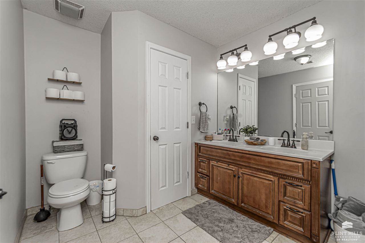 1337 Elm Creek Drive, Junction City, KS 66441