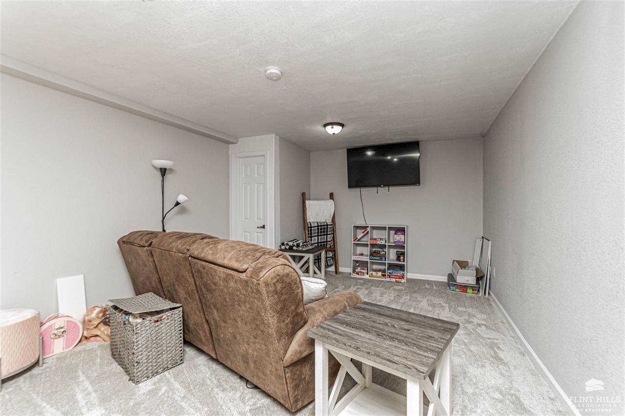 1337 Elm Creek Drive, Junction City, KS 66441