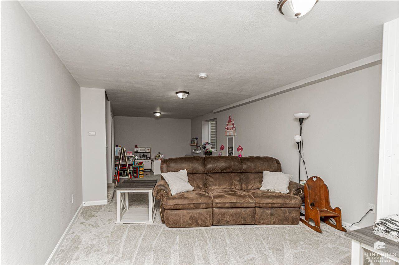 1337 Elm Creek Drive, Junction City, KS 66441