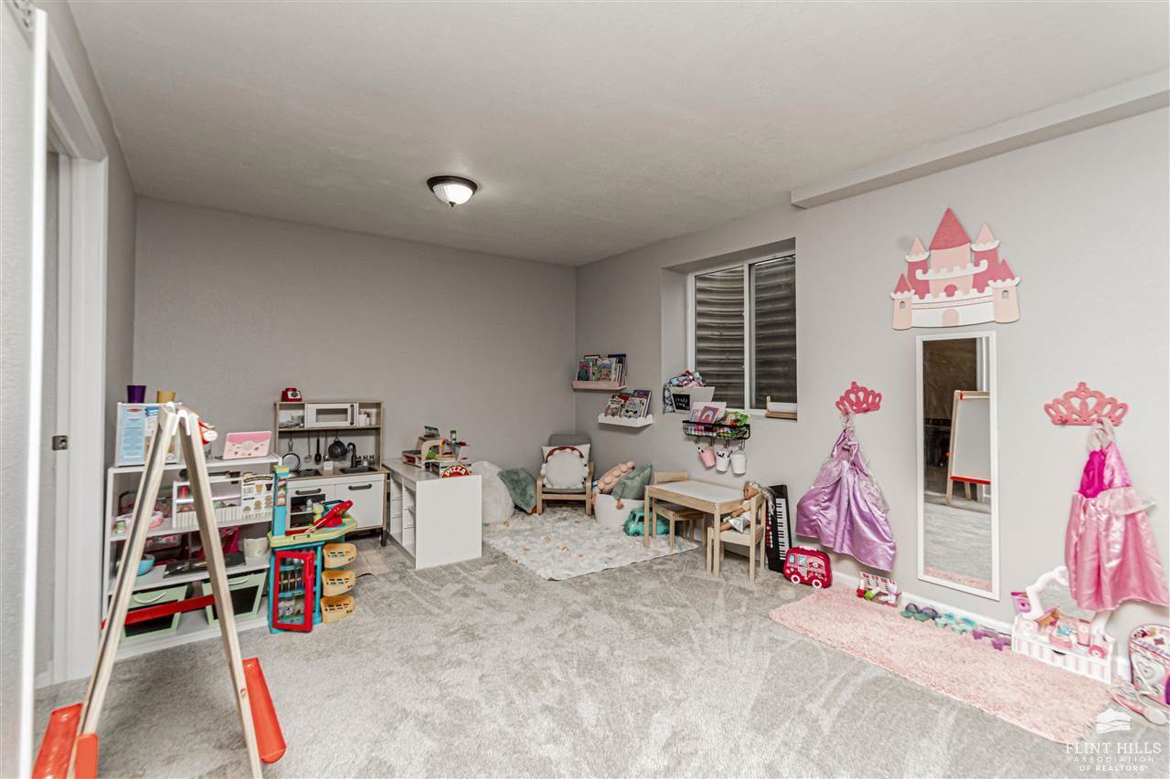 1337 Elm Creek Drive, Junction City, KS 66441