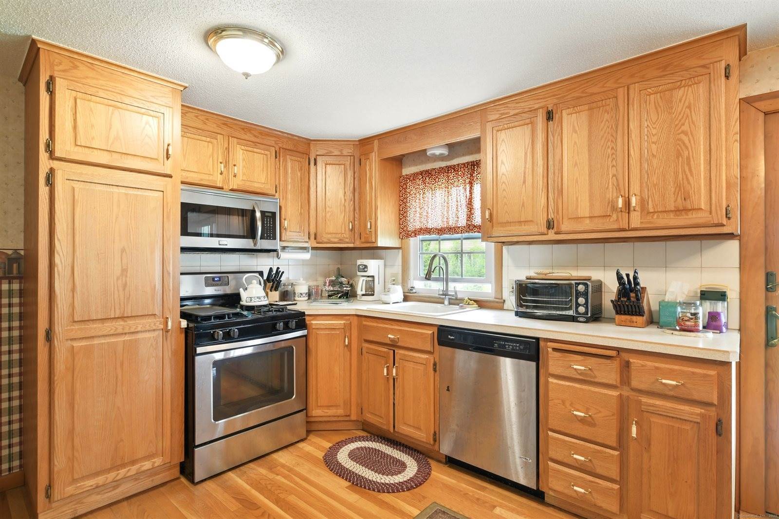 47 Varno, Enfield, CT 06082