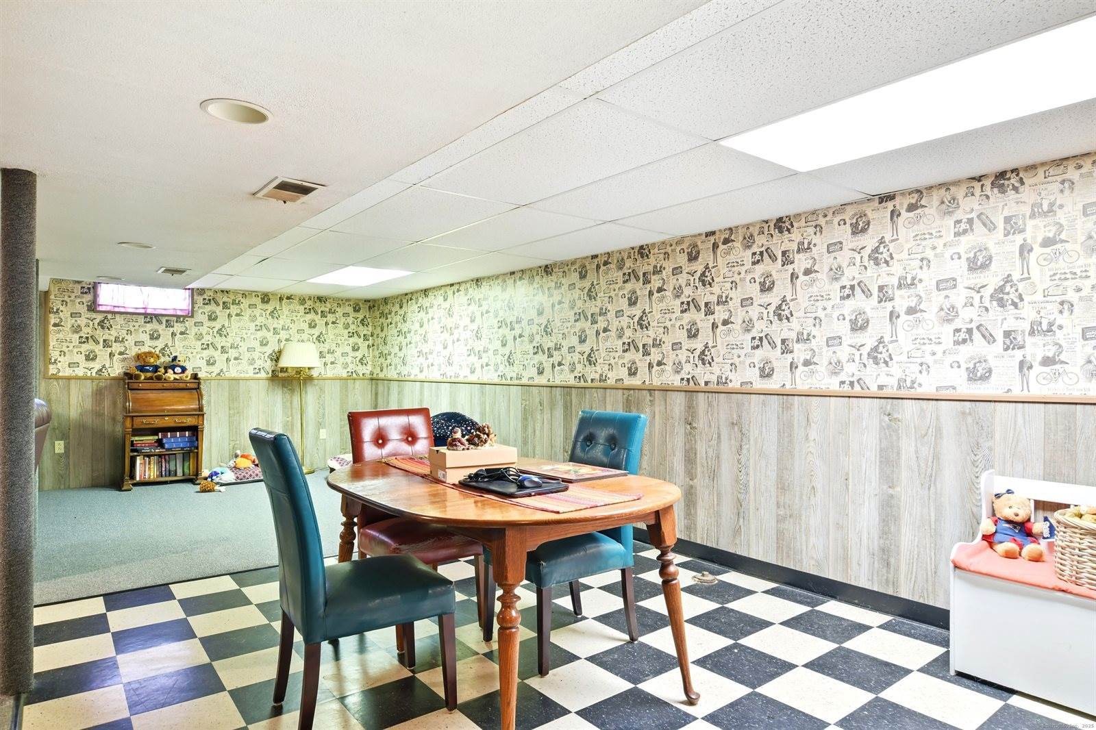 47 Varno, Enfield, CT 06082