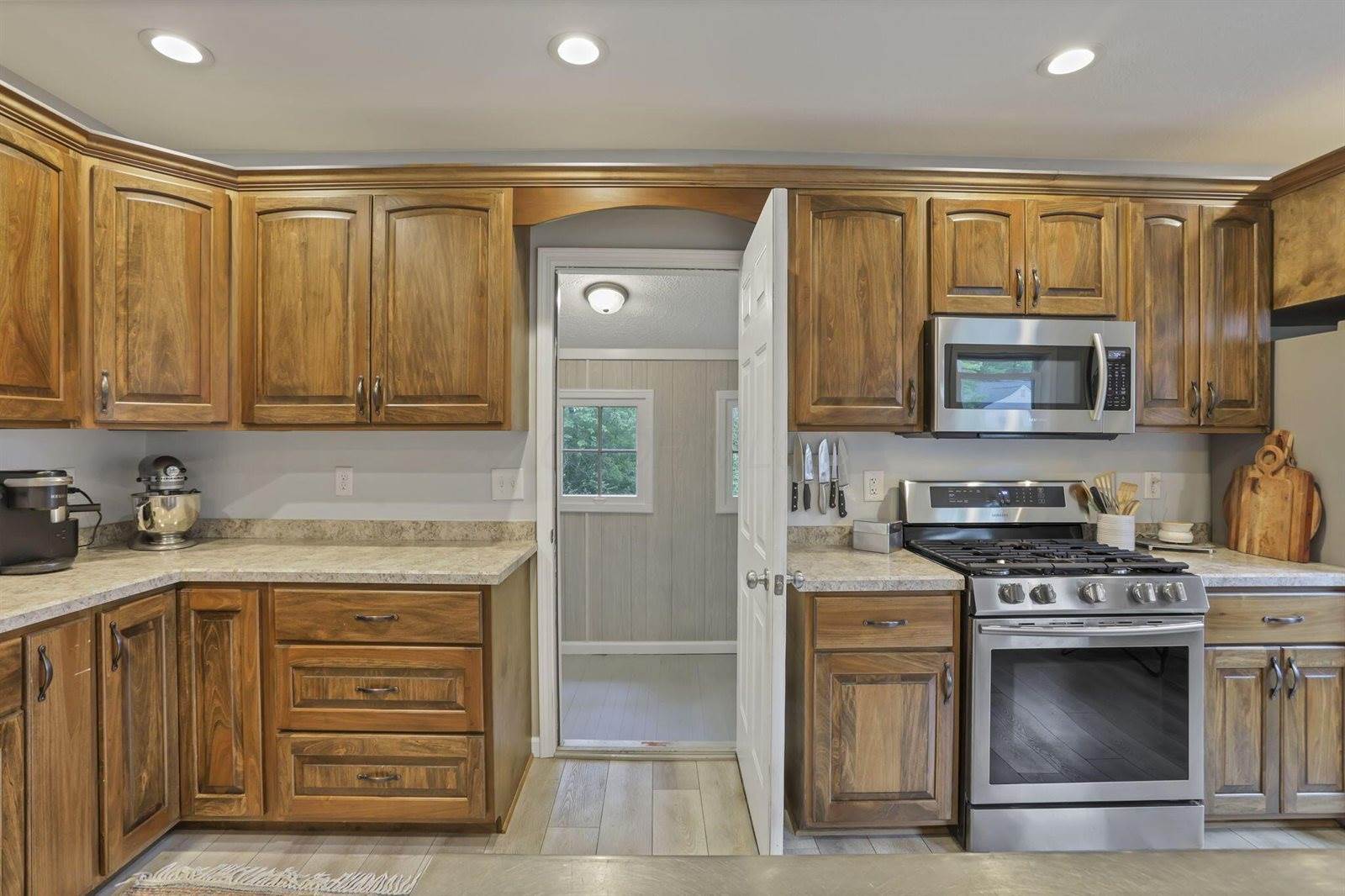 26 Belmont Avenue, Mount Vernon, OH 43050