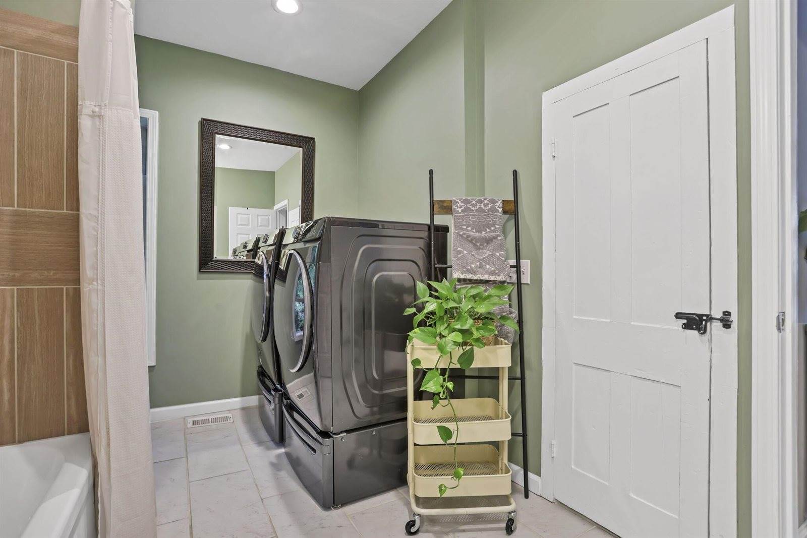 26 Belmont Avenue, Mount Vernon, OH 43050