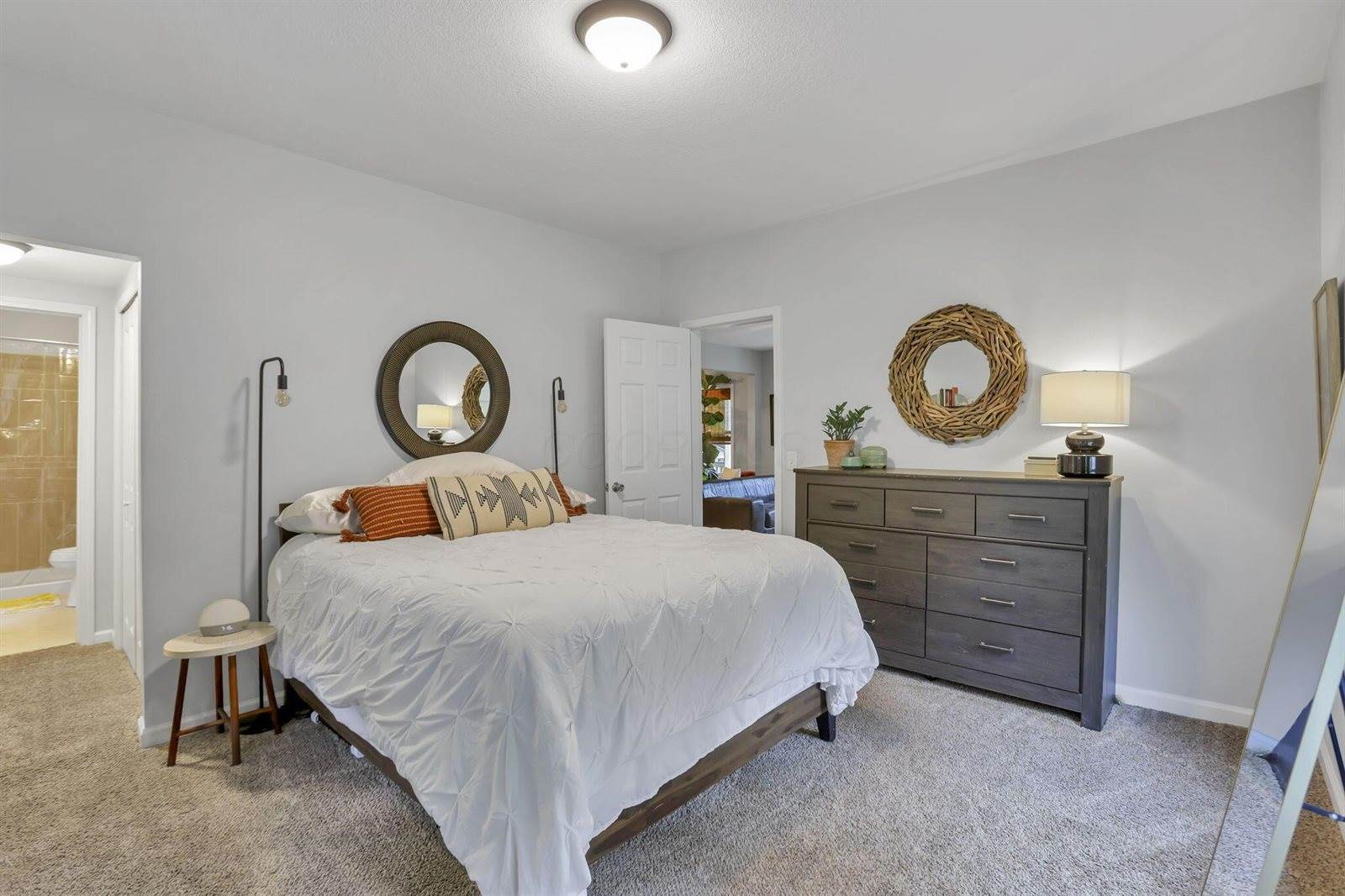 26 Belmont Avenue, Mount Vernon, OH 43050