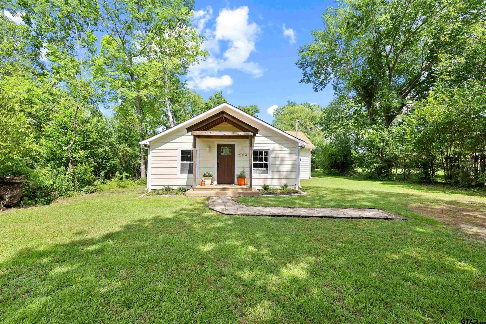 504 S Boyd St, Lindale, TX 75771