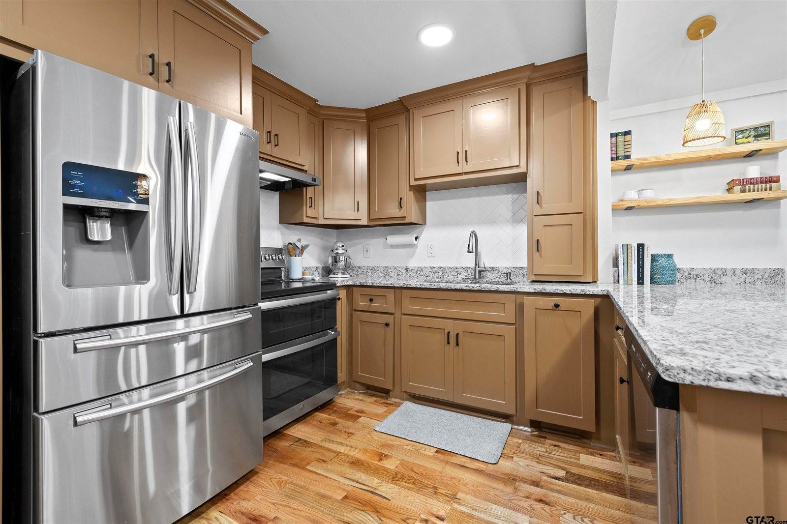 504 S Boyd St, Lindale, TX 75771