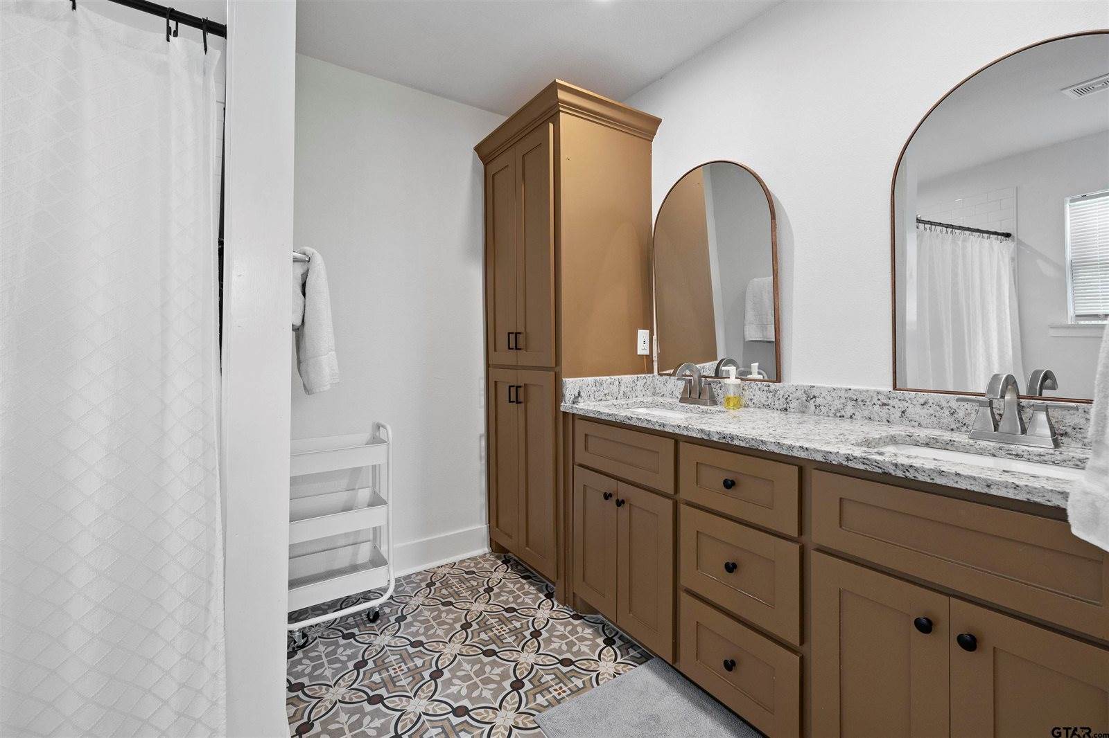 504 S Boyd St, Lindale, TX 75771