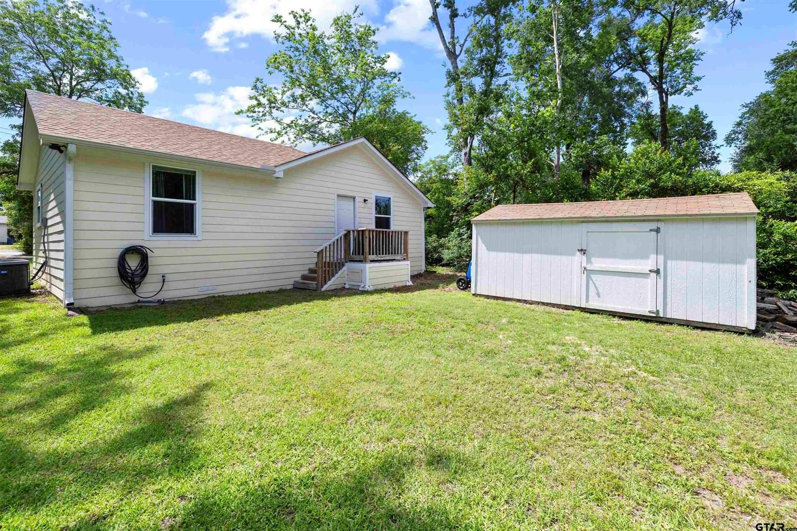 504 S Boyd St, Lindale, TX 75771