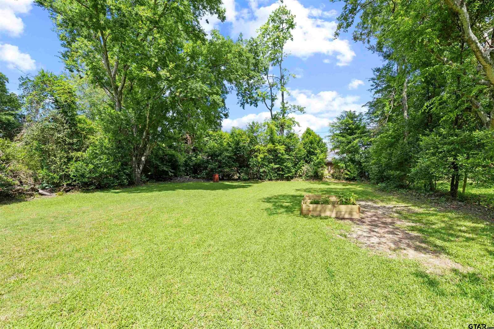 504 S Boyd St, Lindale, TX 75771