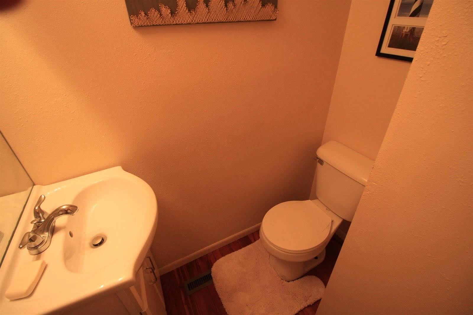 1705 1st St SW, Minot, ND 58701