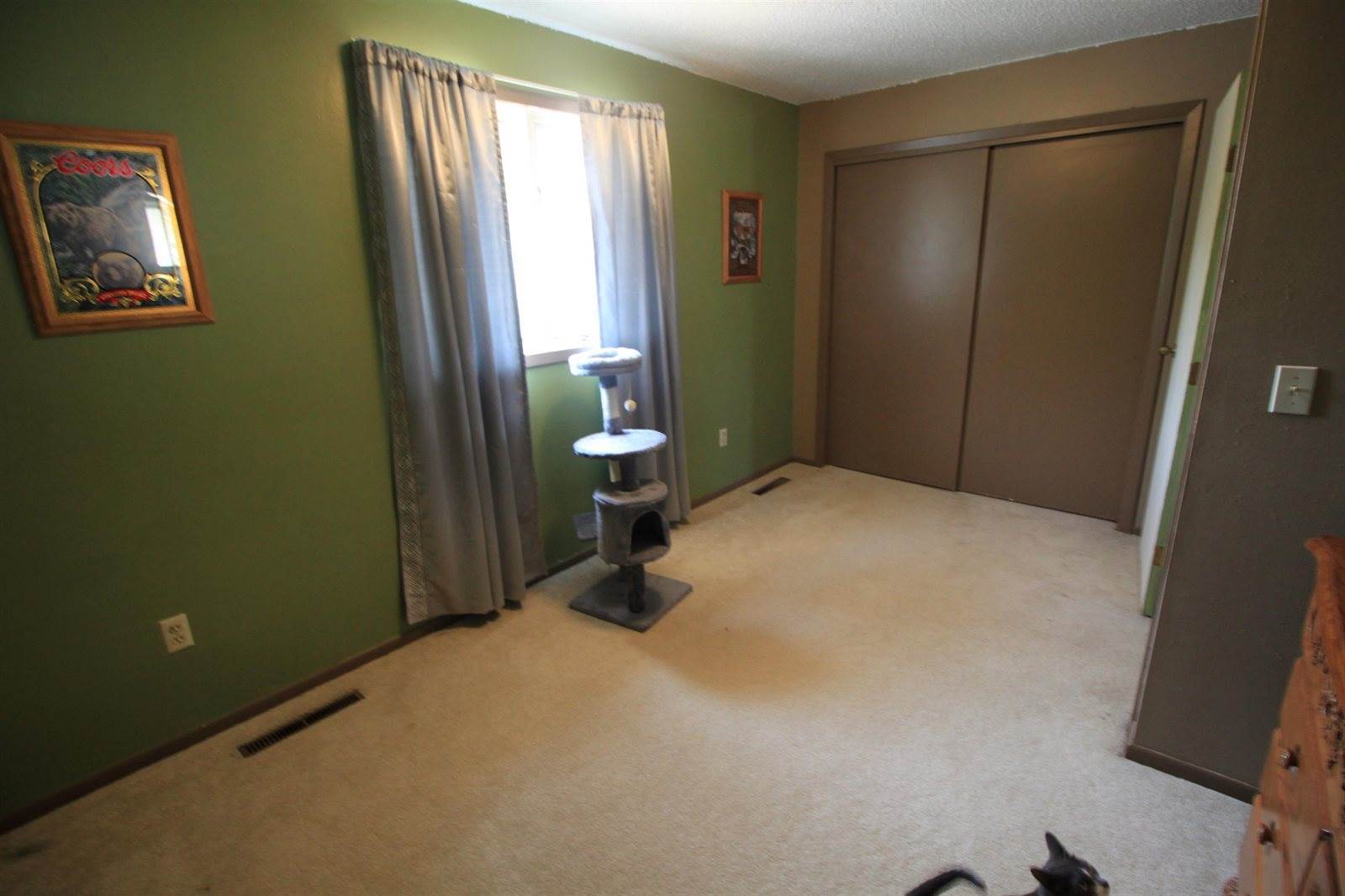 1705 1st St SW, Minot, ND 58701