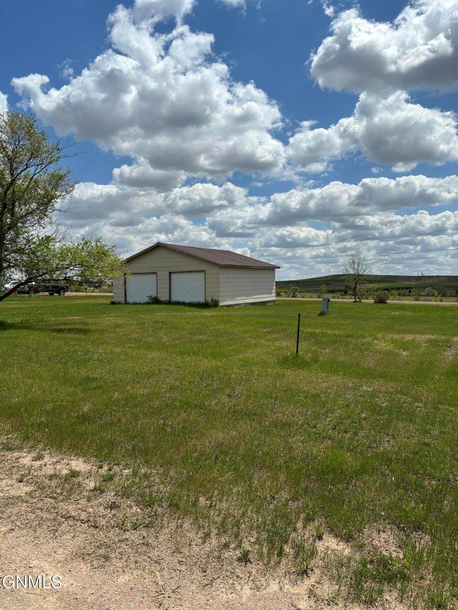 5th Hillcrest Drive, Belfield, ND 58622
