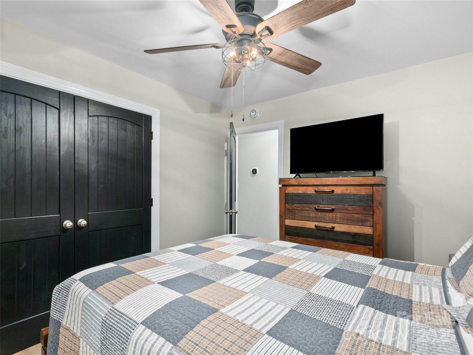 306 Mashstomp Road, Maggie Valley, NC 28751