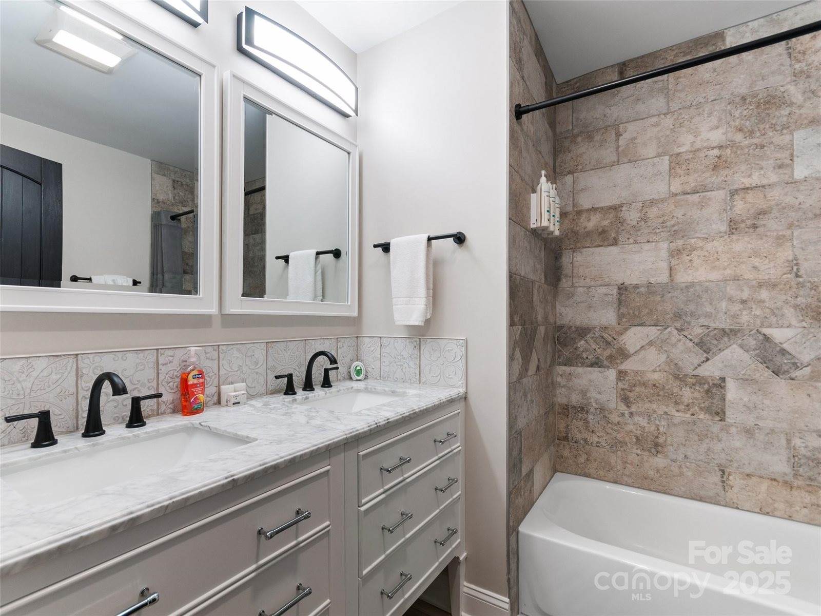 306 Mashstomp Road, Maggie Valley, NC 28751