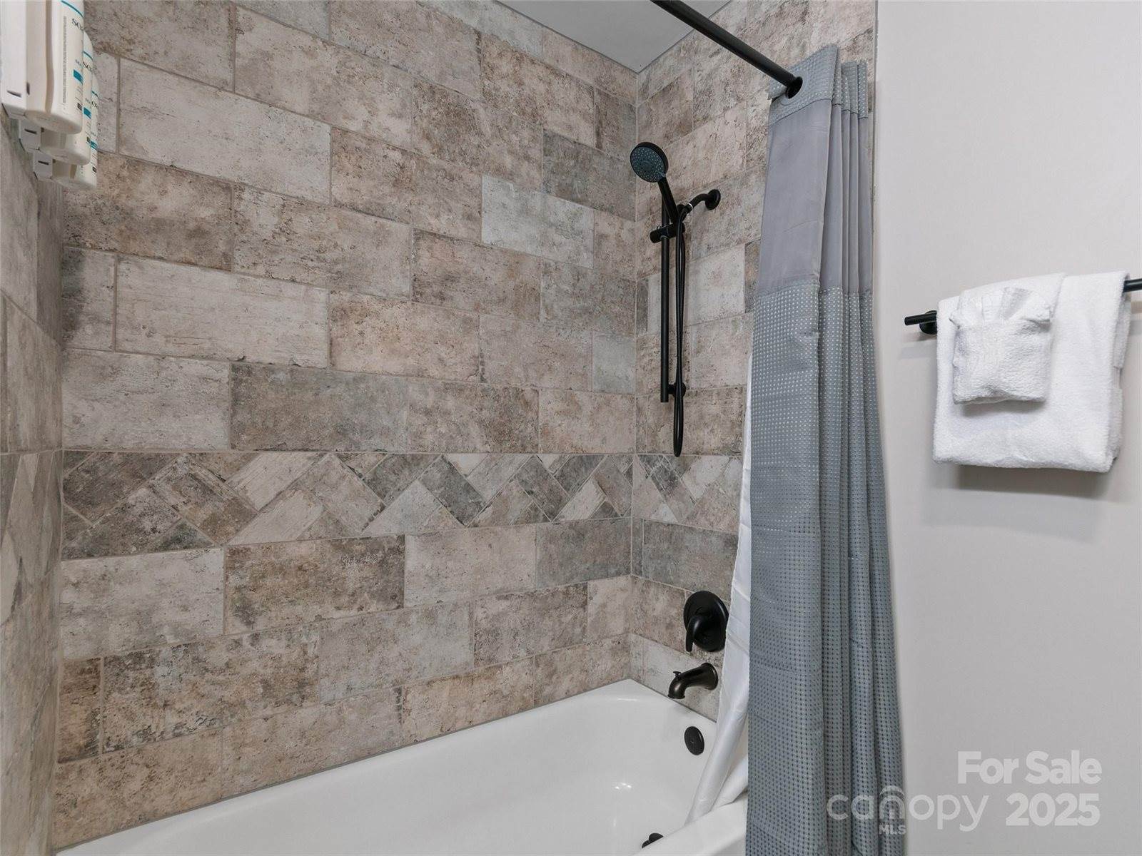 306 Mashstomp Road, Maggie Valley, NC 28751