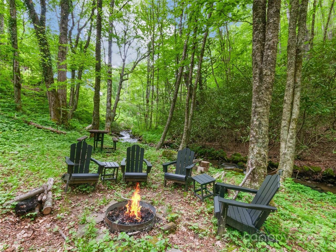 306 Mashstomp Road, Maggie Valley, NC 28751