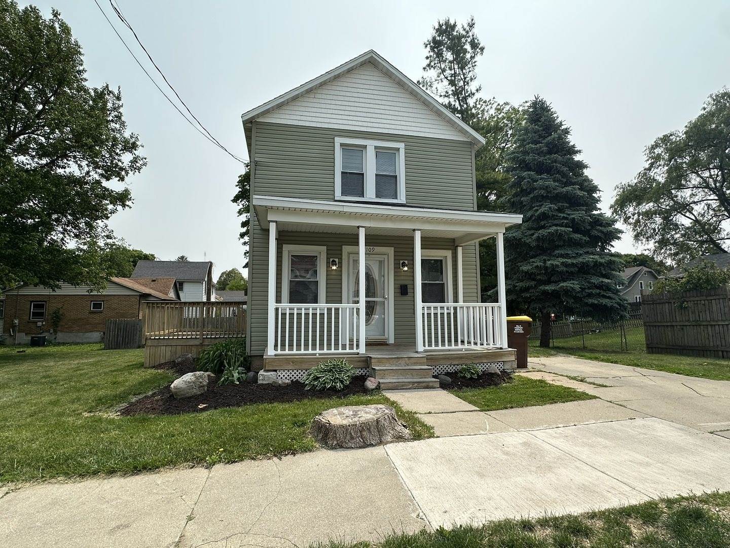 1109 South Locust Avenue, Freeport, IL 61032