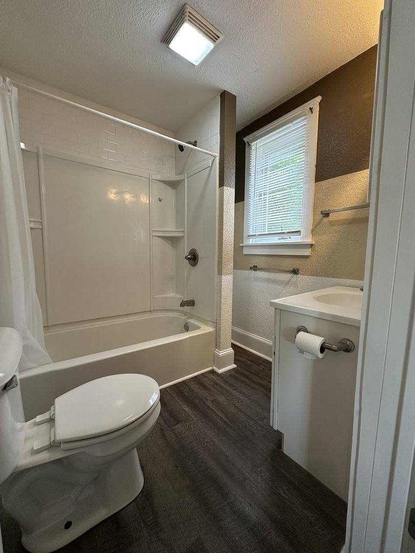 1109 South Locust Avenue, Freeport, IL 61032