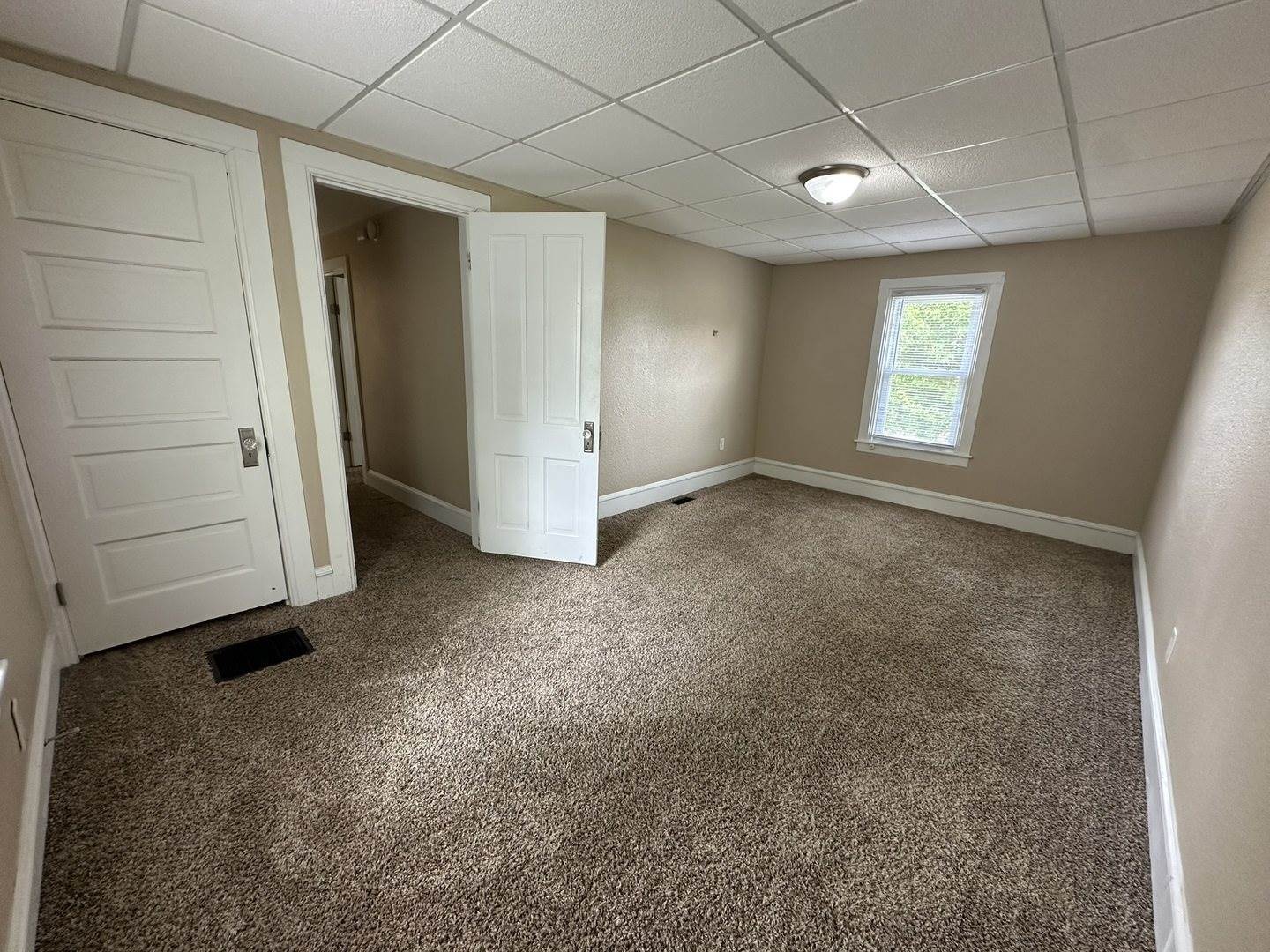 1109 South Locust Avenue, Freeport, IL 61032