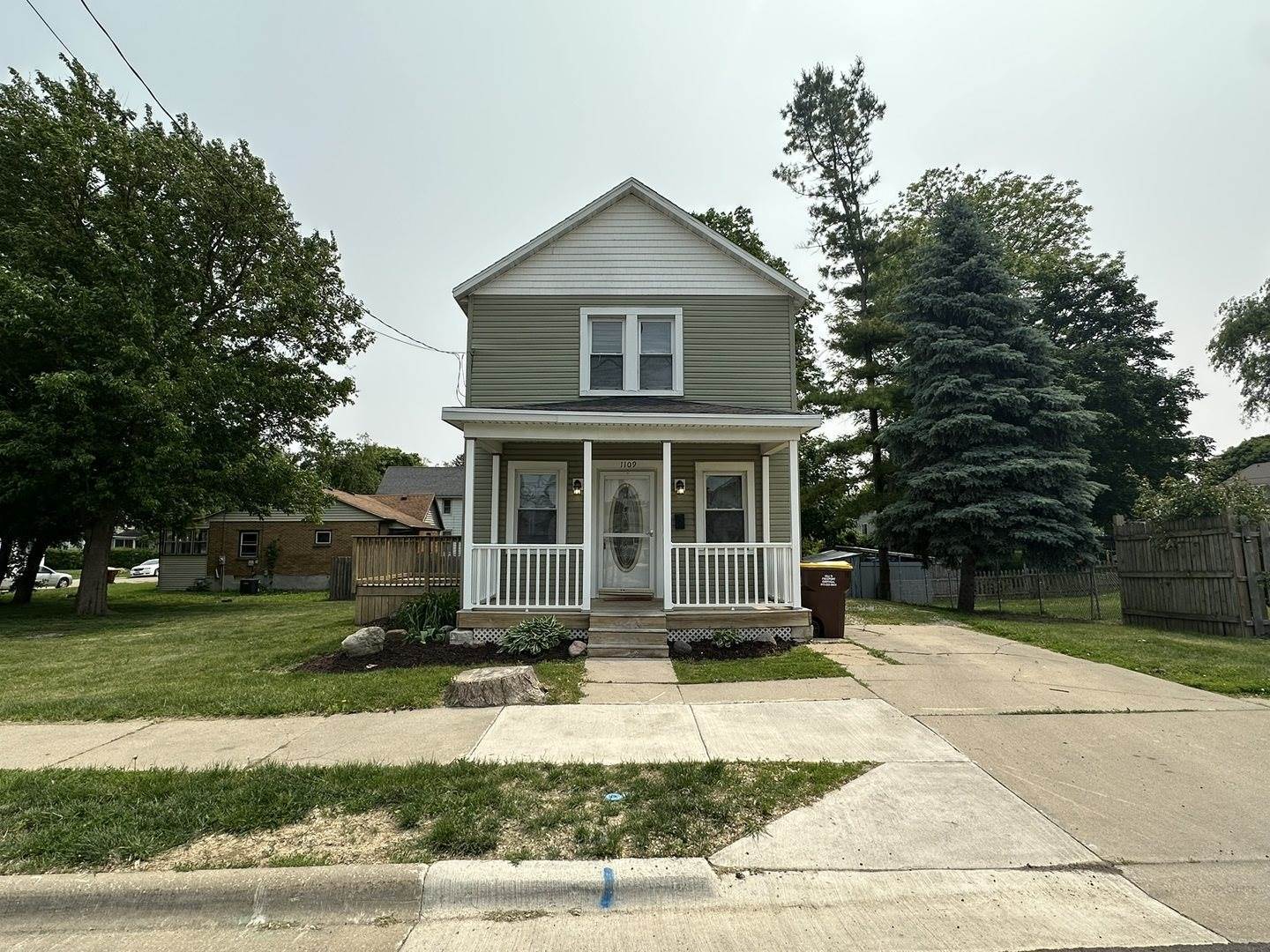 1109 South Locust Avenue, Freeport, IL 61032