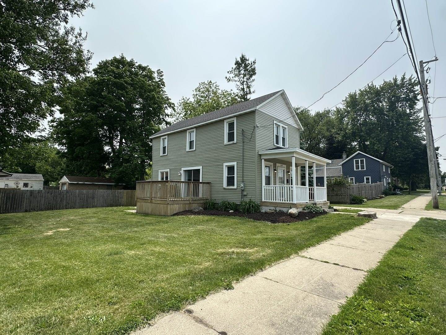 1109 South Locust Avenue, Freeport, IL 61032