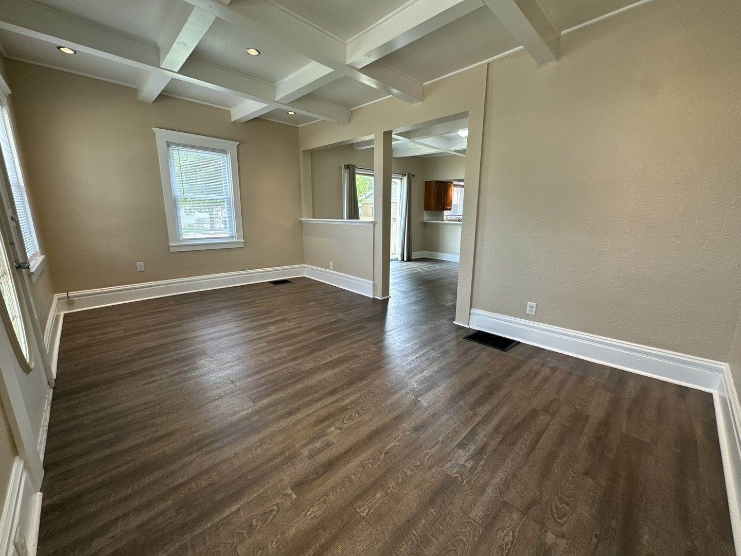 1109 South Locust Avenue, Freeport, IL 61032