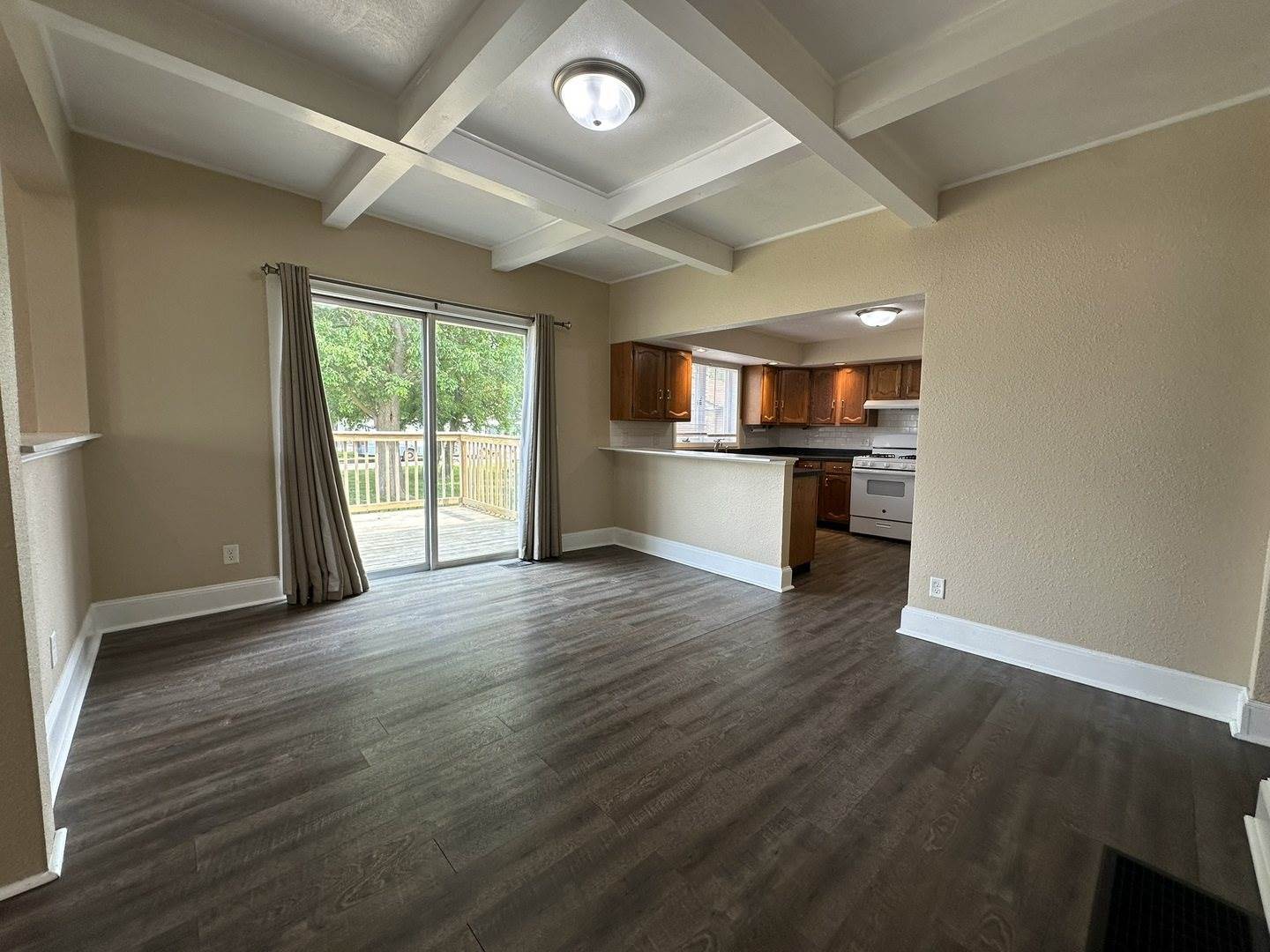 1109 South Locust Avenue, Freeport, IL 61032